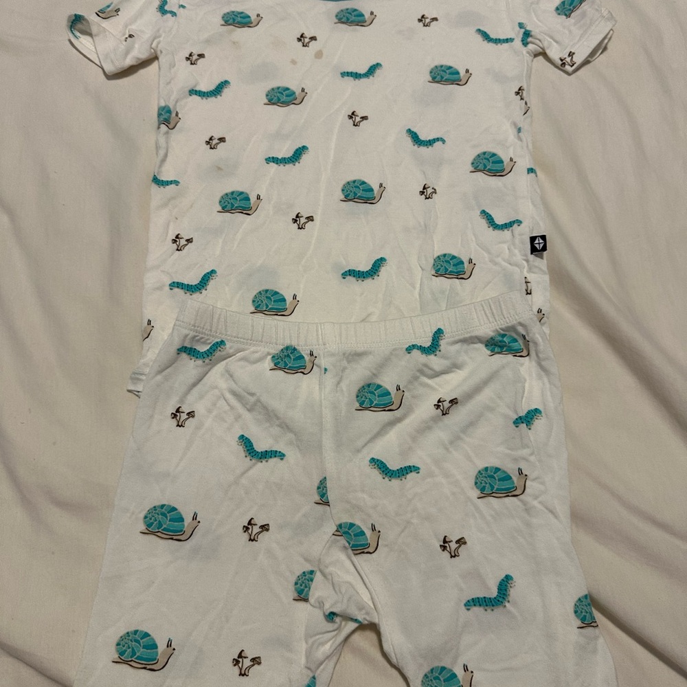 🐌 Kyte BABY shorts pajamas 4T 🐌